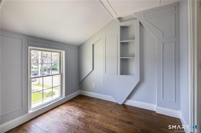 Building Photo - 480 Ezra St
