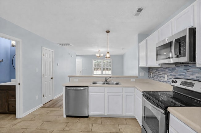 Building Photo - 1404 Old Folkstone Rd