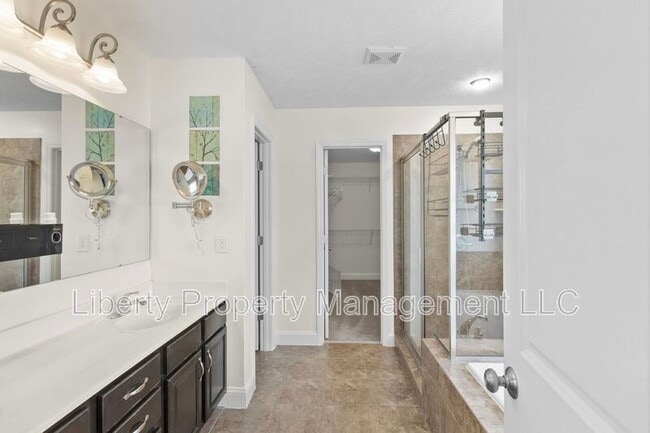 Building Photo - 146 Trenton Pl