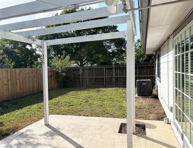 Building Photo - 16810 Red Gully Dr