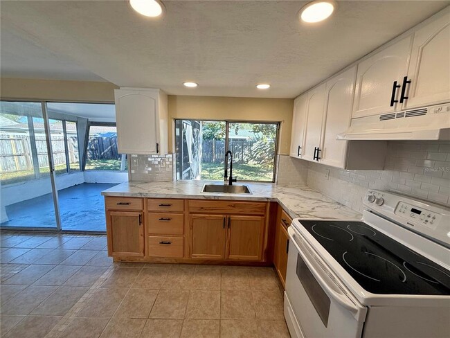 Building Photo - 3931 Claremont Dr