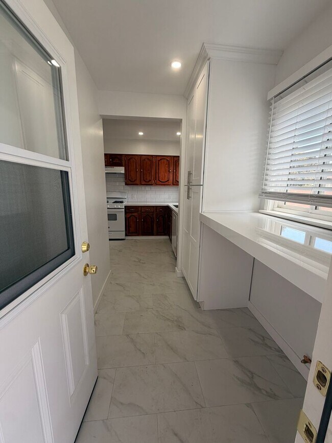 Building Photo - Remodeled 3 Bedroom Norwalk House For Rent!