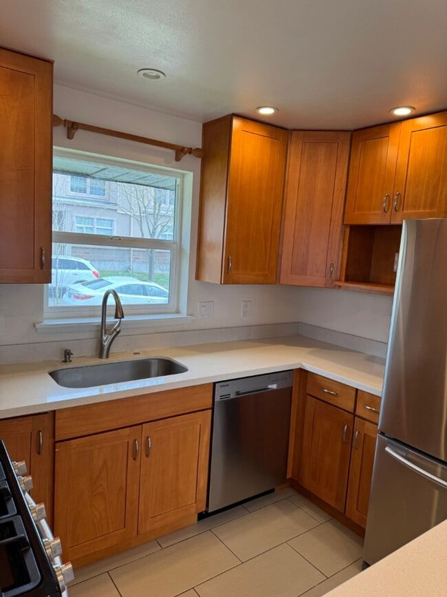 Building Photo - 2bd/1ba Seattle Apartment