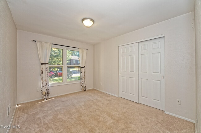 Building Photo - 638 Top Ridge Dr