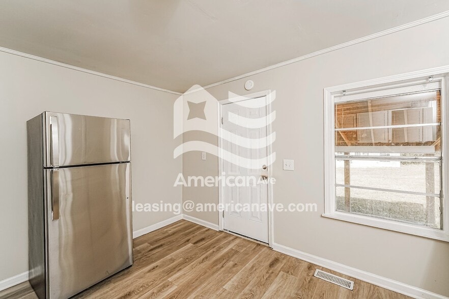 Building Photo - 506 7th Ave SW