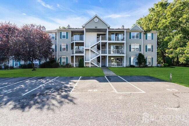Building Photo - 66 Iroquois Dr