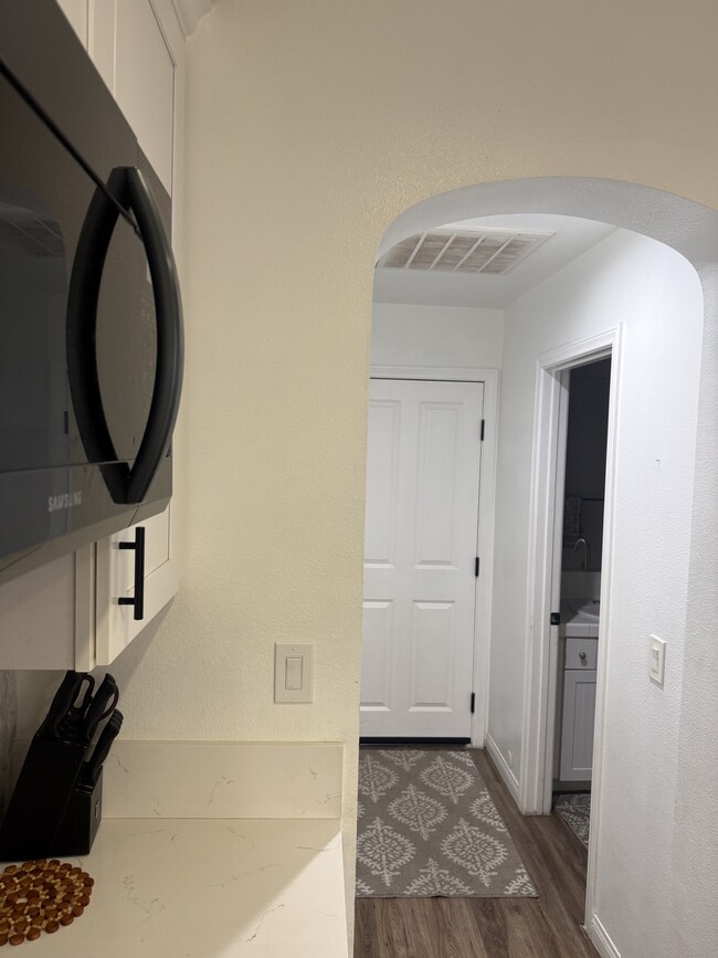 Building Photo - 8432 Weatherwood St