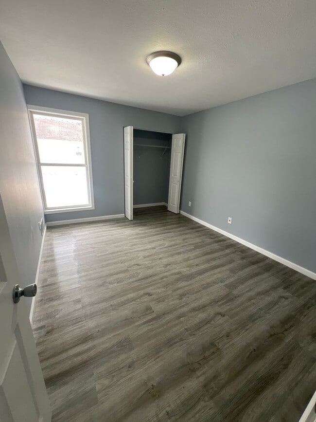 Building Photo - 104-106 W Petersburg St