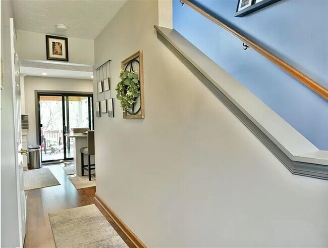 Building Photo - 290 Shady Glen Dr