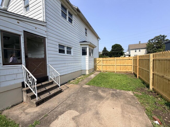 Building Photo - 1007 Stafford Ave