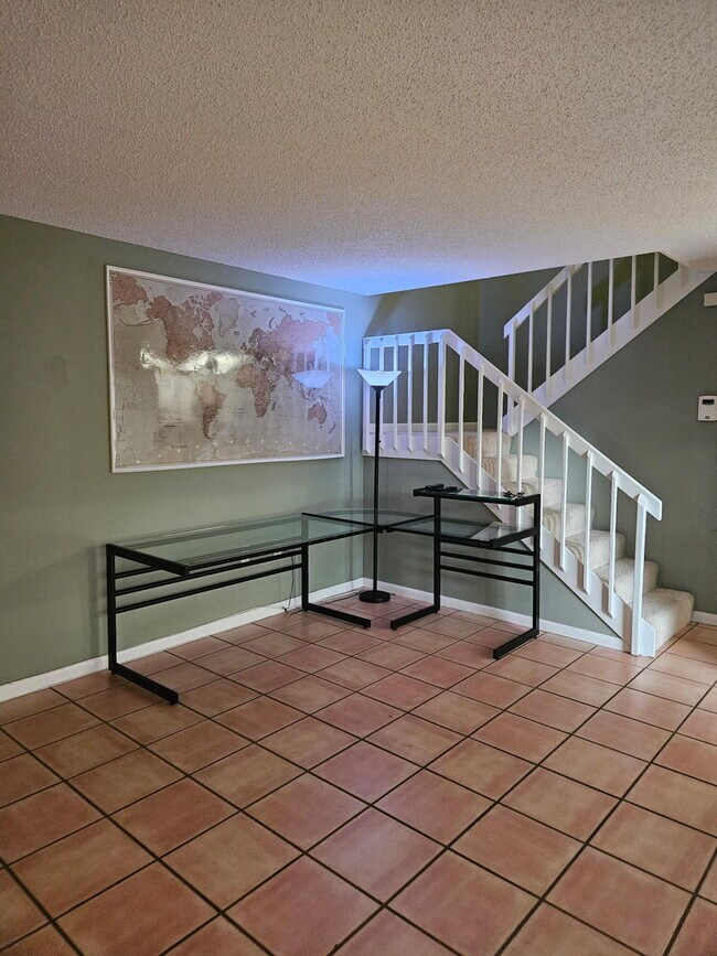 Building Photo - 1700 Embassy Dr