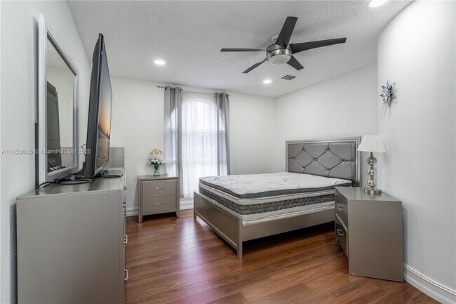 Building Photo - 5452 SW 88th Terrace