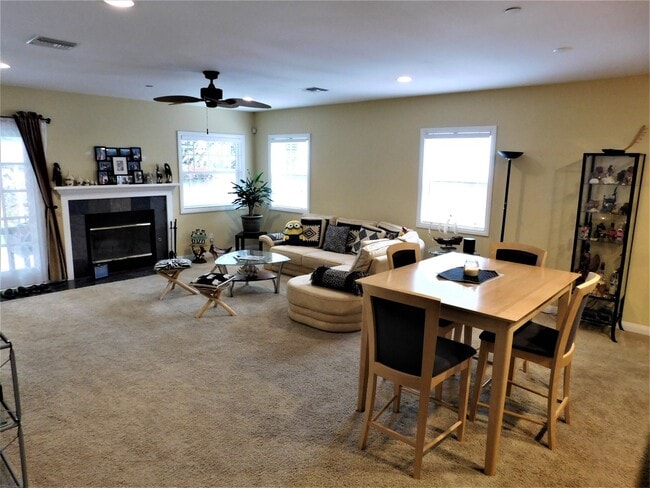 Building Photo - 1441 N Naomi St