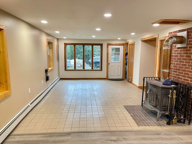 Building Photo - Charming 3BR House in Granville