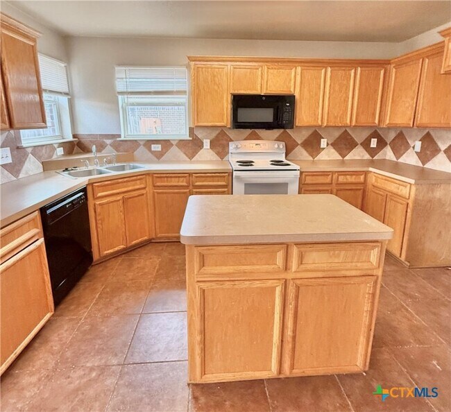 Building Photo - 2409 Vernice Dr