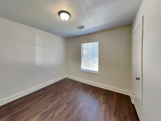 Building Photo - 5011 Westfield Village Dr