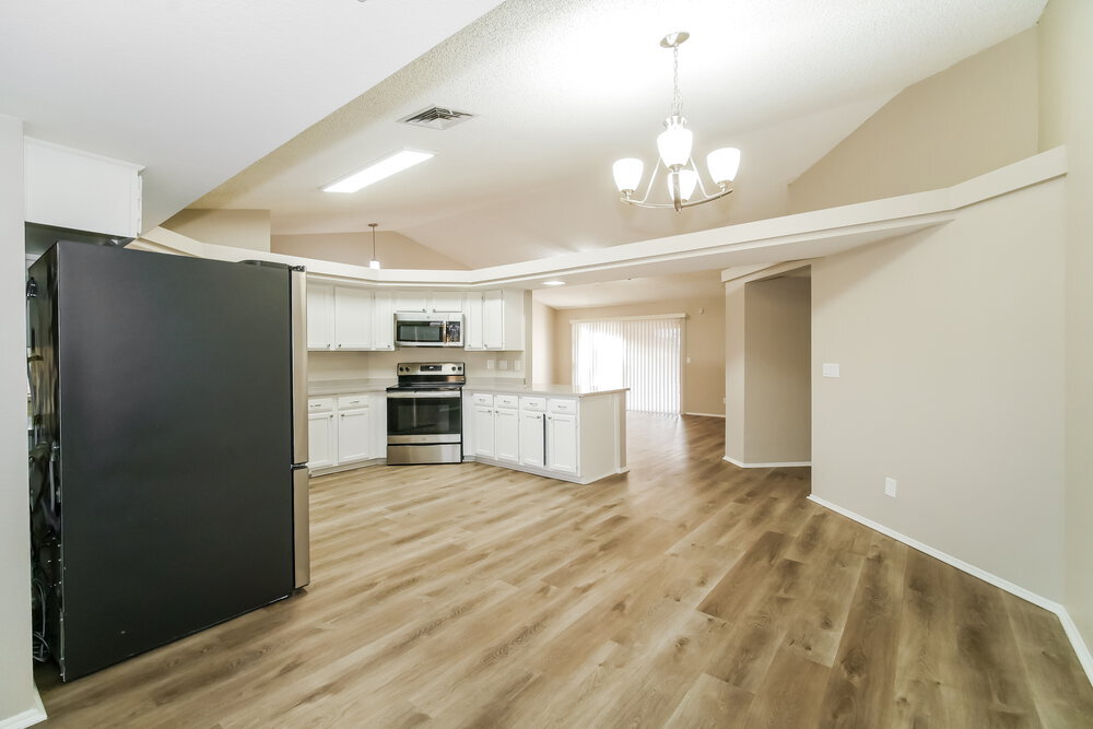 Building Photo - 8045 W Larkspur Dr