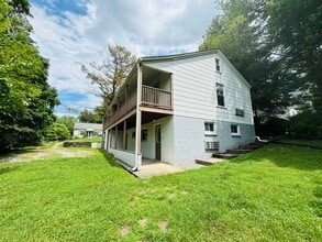 Building Photo - 3 Bedroom 1 Bath Duplex