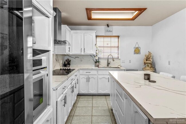 Building Photo - 12 Coma St