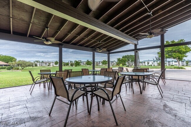 Building Photo - 13201 Oakmont Dr