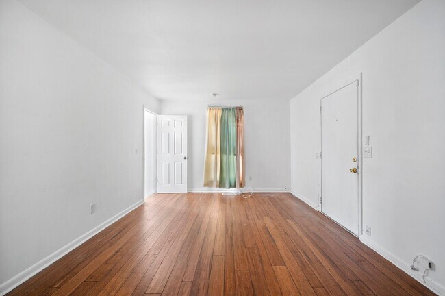 Building Photo - 4758 Trenton Dr
