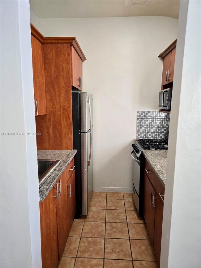 Building Photo - 215 30th St