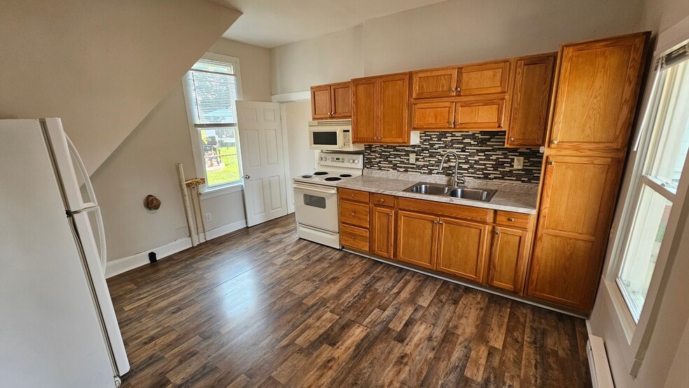 Kitchen - 238 S Maple St