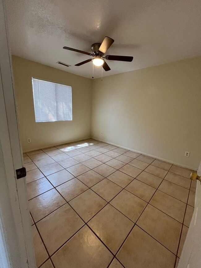Building Photo - 6068 N Peak Cir