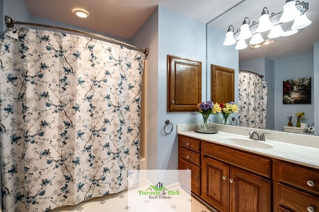 Building Photo - Beautiful 3 bedroom 2 Bath in the Perfect ...