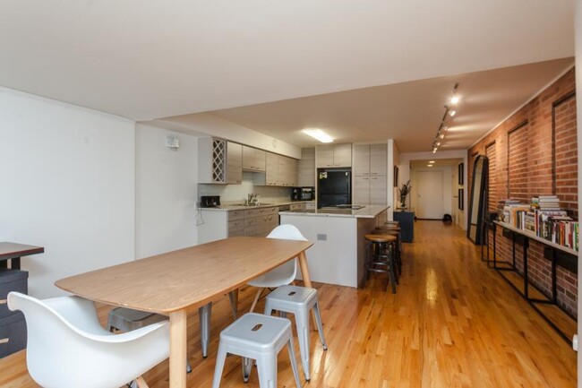 Building Photo - 1 bedroom in Chicago IL 60605