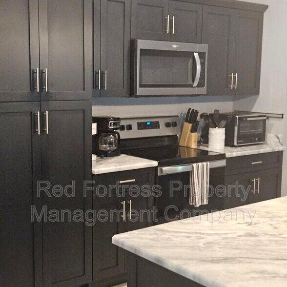 Building Photo - 15930 Lake Candlewood Dr