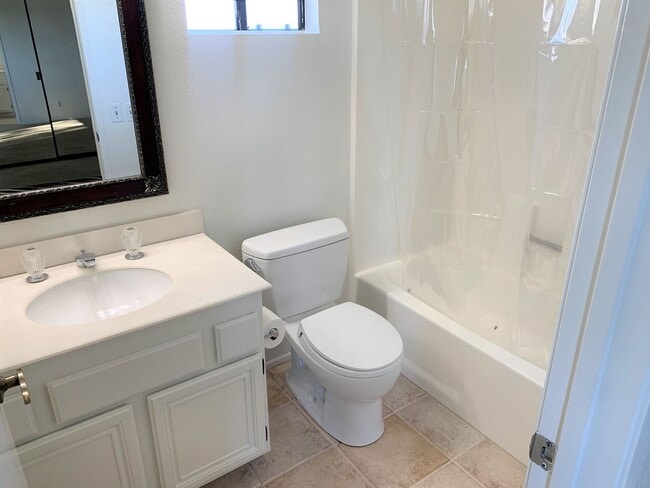 Building Photo - Amazing condo located in desirable Aliso Viejo!