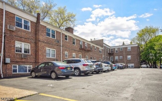 Building Photo - 604 Chestnut St