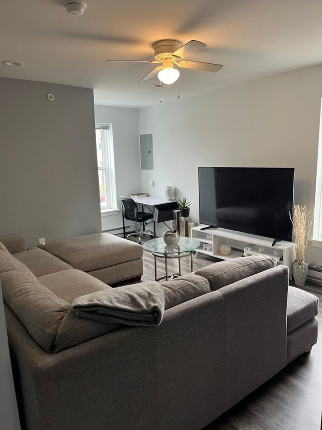 Building Photo - 1800 Callowhill St