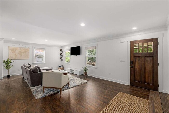 Building Photo - 1134 Knott St SE