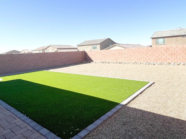 Building Photo - 8010 S Golden Bell Dr