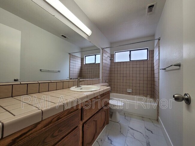 Building Photo - 5108 Parque Vista Way