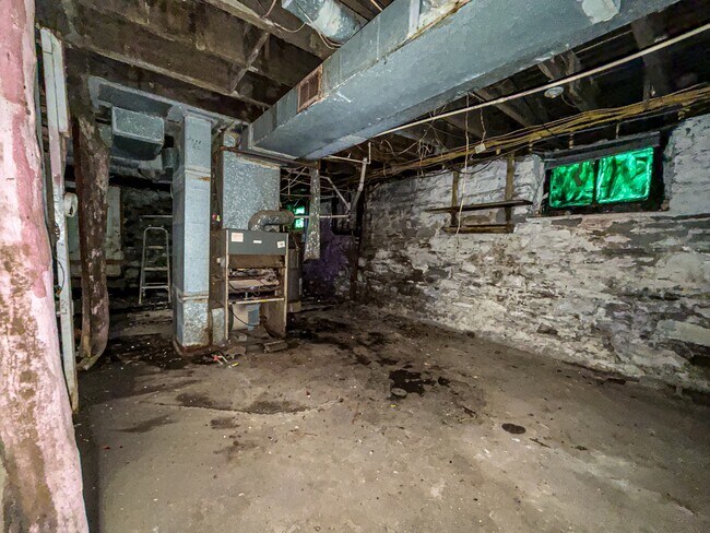 Building Photo - 1136 Reservoir Ave