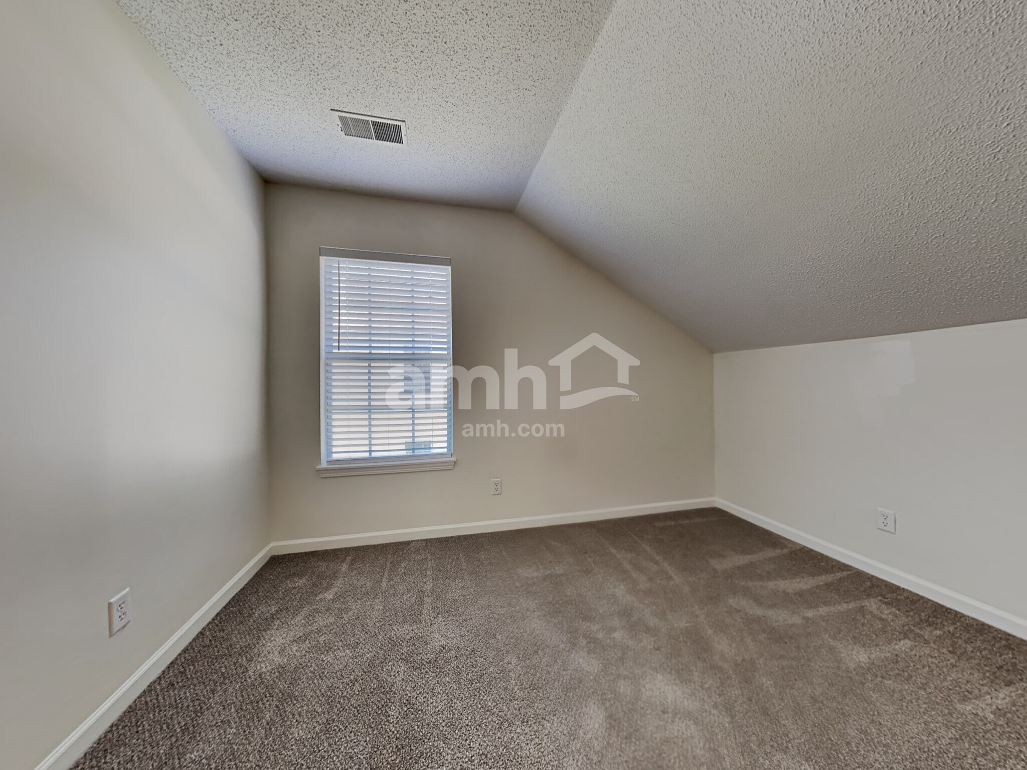 Building Photo - 119 Macallan Ct