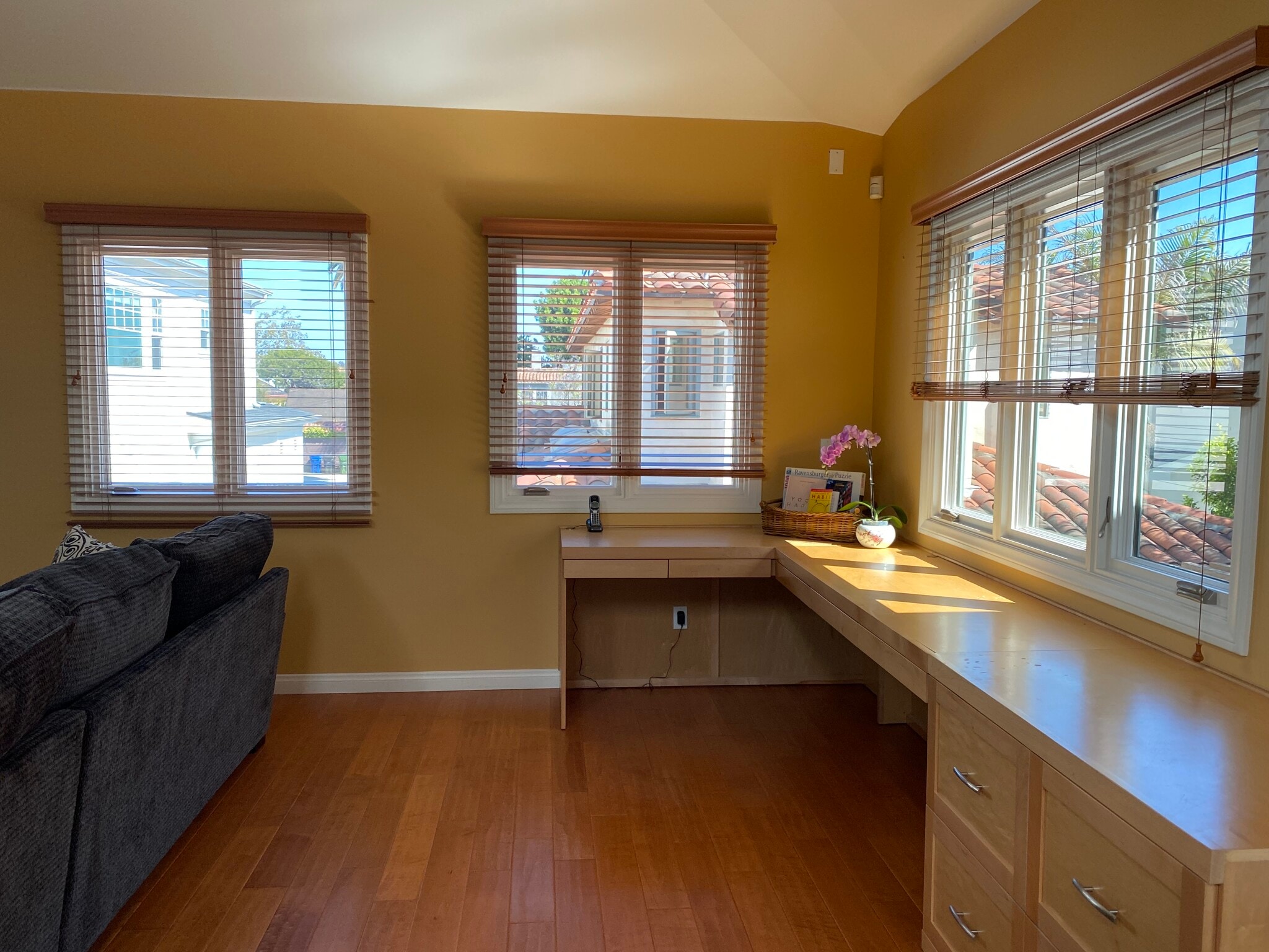 Two skylights and south and western views - 10563 Cushdon Ave