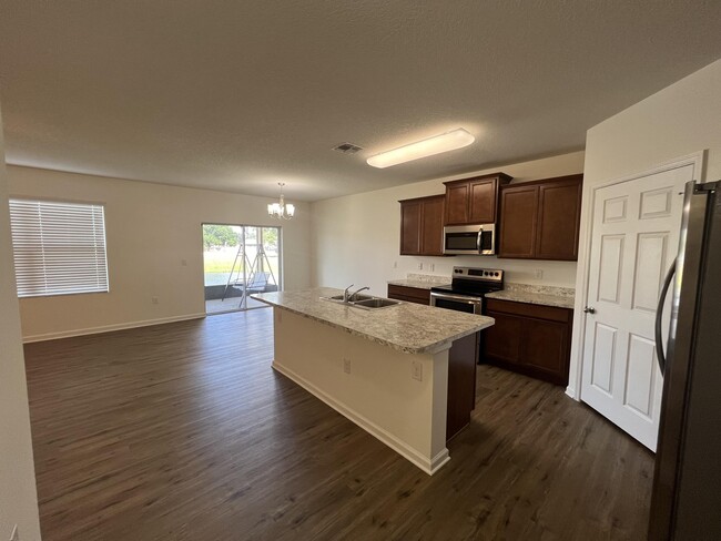 Building Photo - 1110 Newton Cir