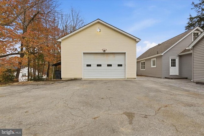 Building Photo - 130 Cox Rd