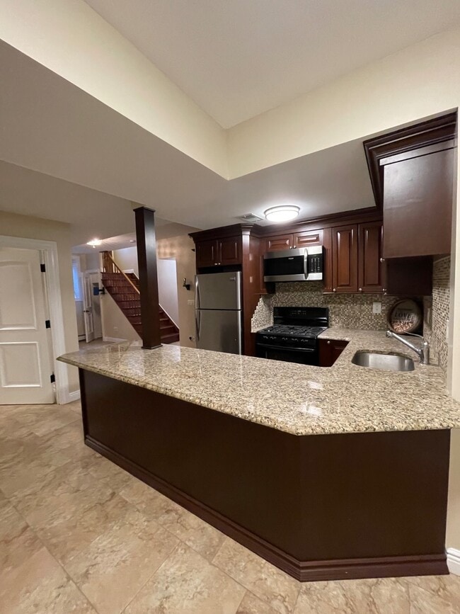 Building Photo - 282 Vernon Ave