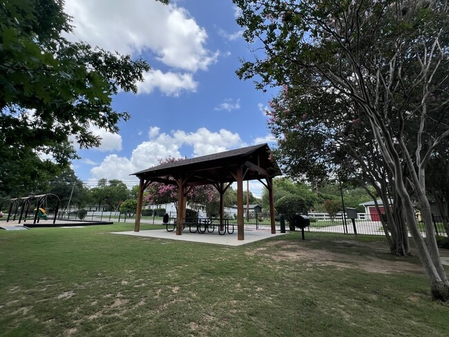 Building Photo - 233 Arvin Dr