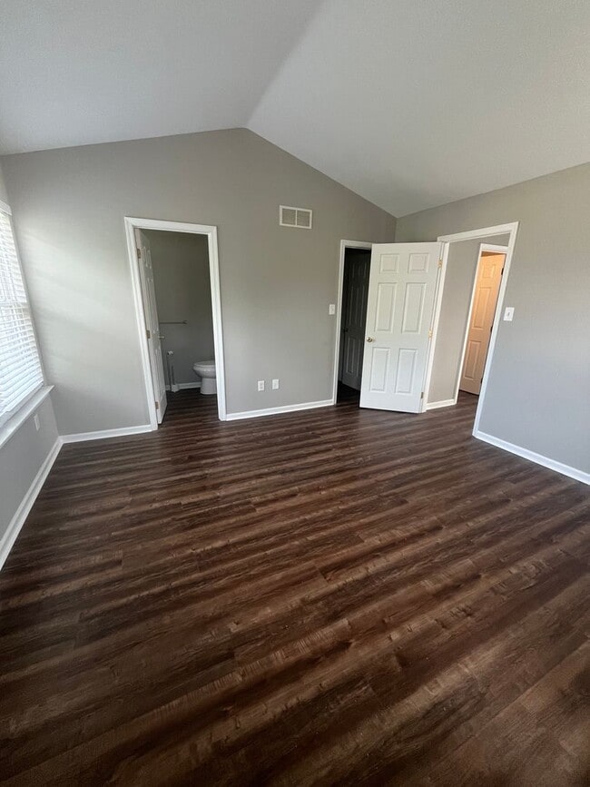 Building Photo - End Unit Townhouse in Brennan Estates- 2 B...