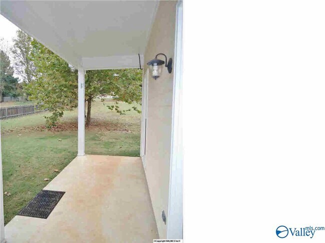 Building Photo - 722 Highland Dr