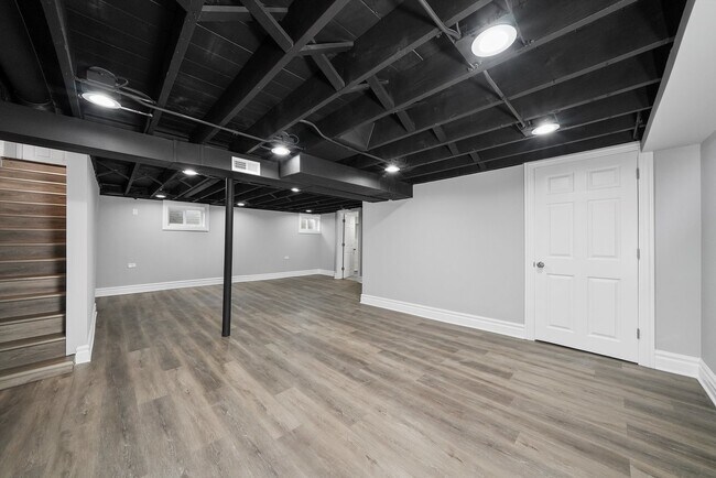 Building Photo - 9624 W Shore Dr