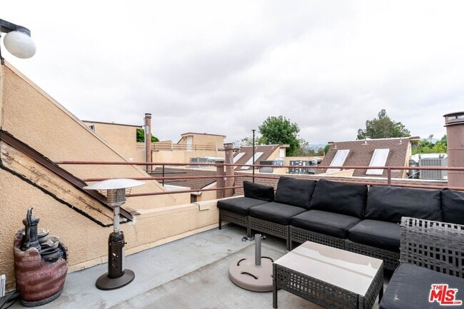 Building Photo - 5820 Yolanda Ave