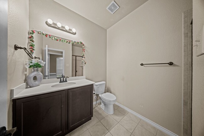 Building Photo - 115 Parkwood Dr