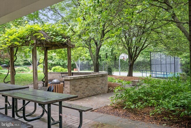 Building Photo - 1423 Northgate Square